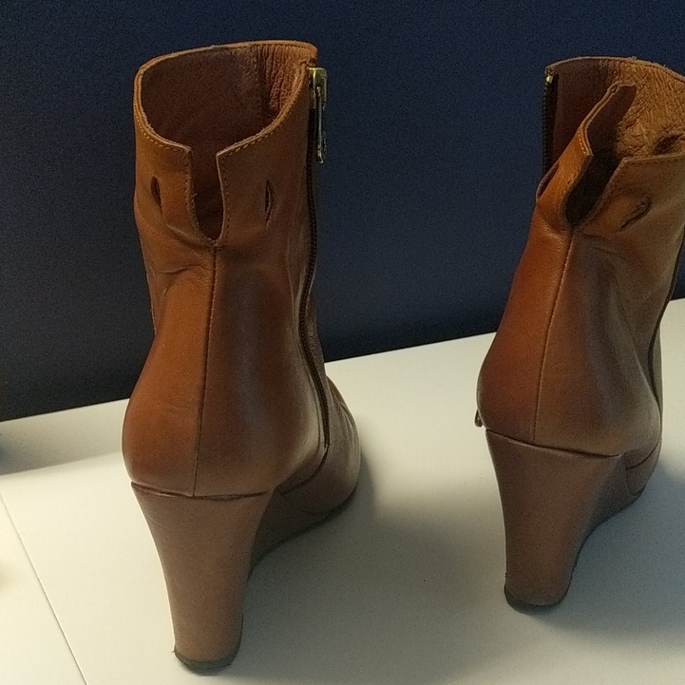 Boots - Picture 3 of 4